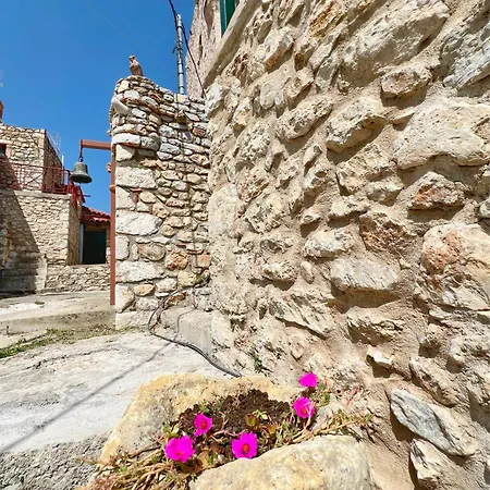 Leonidas' Holiday home